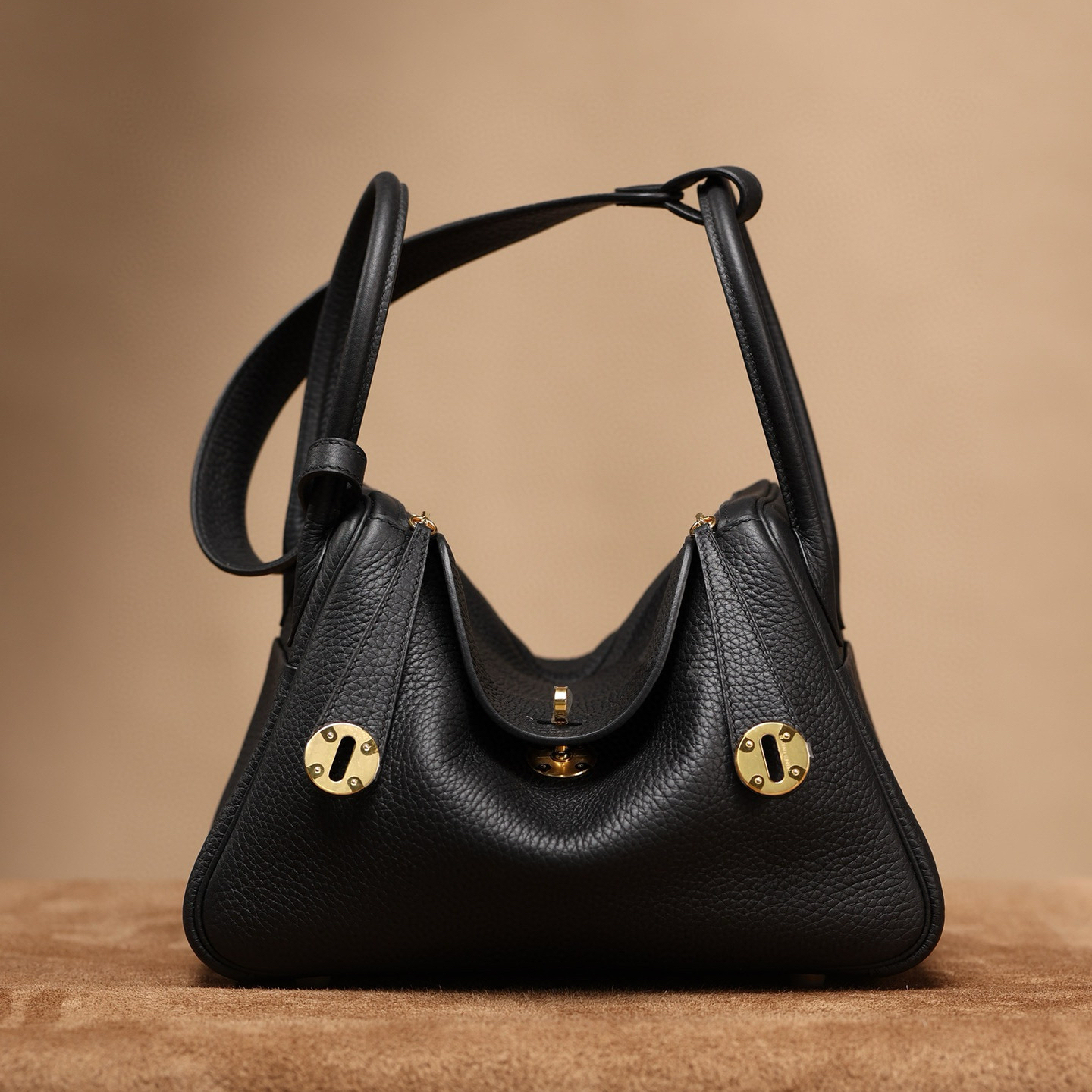 Hermès Lindy 26｜黑色TC皮｜金扣