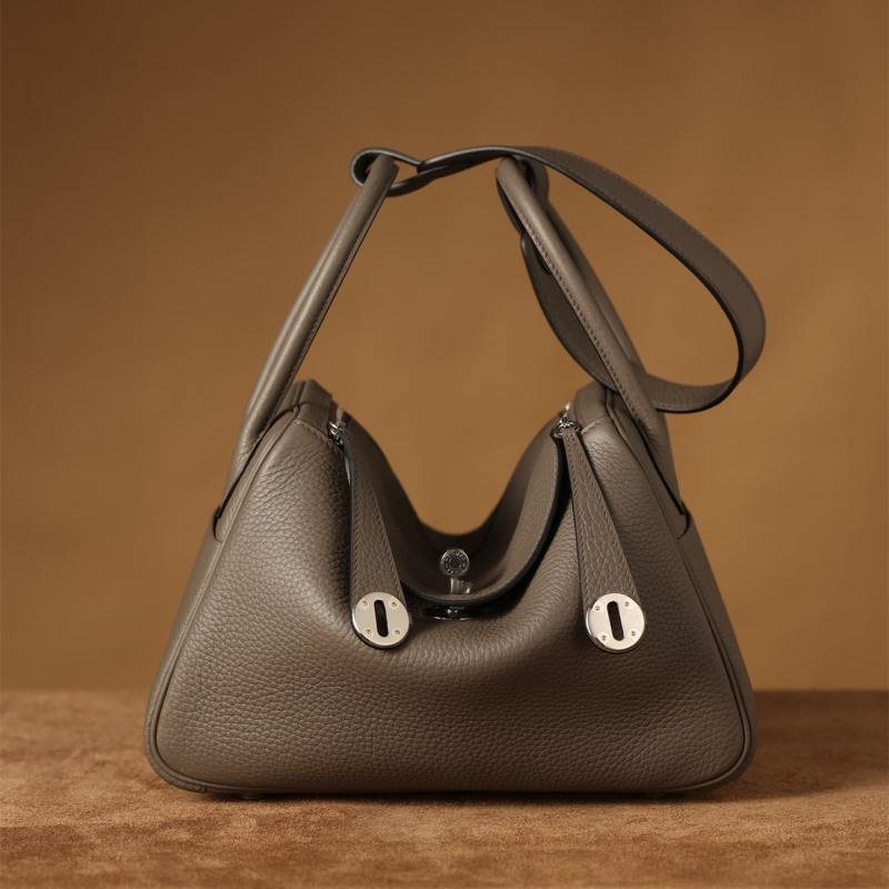 Hermès Lindy 26｜錫器灰TC皮｜銀扣