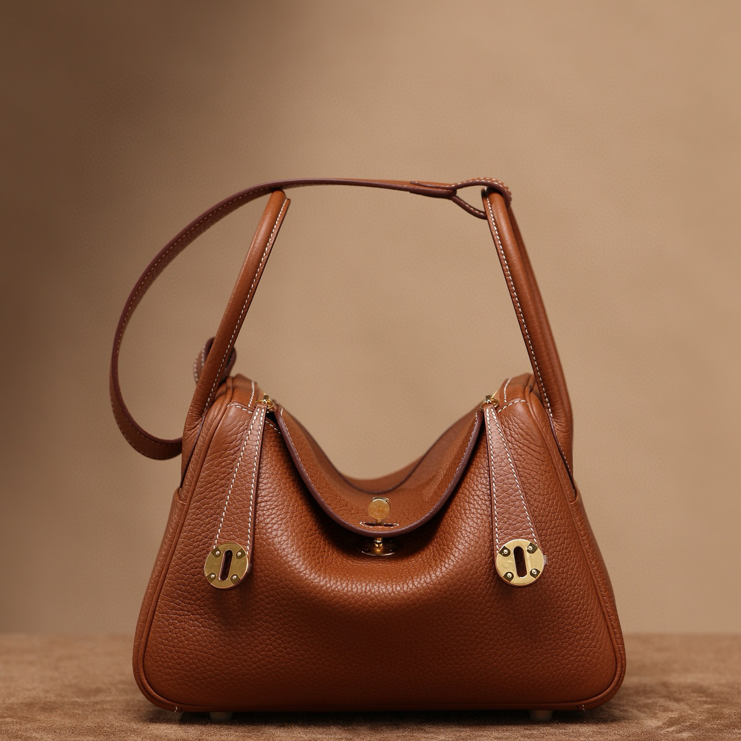 Hermès Lindy 26｜金棕色TC皮｜金扣