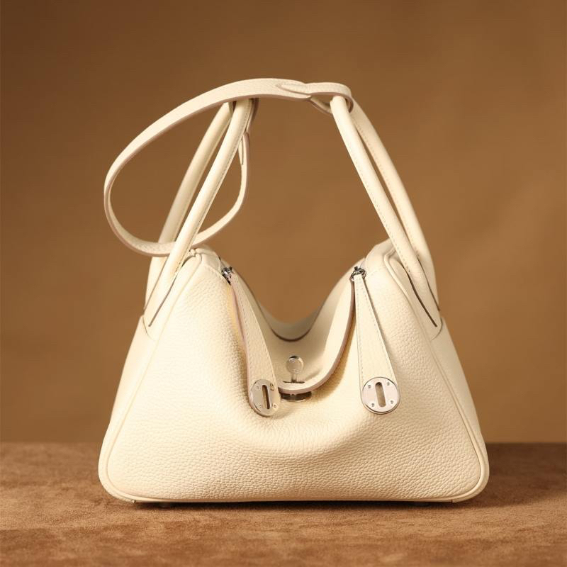  Hermès Lindy 26｜奶昔白TC皮｜銀扣