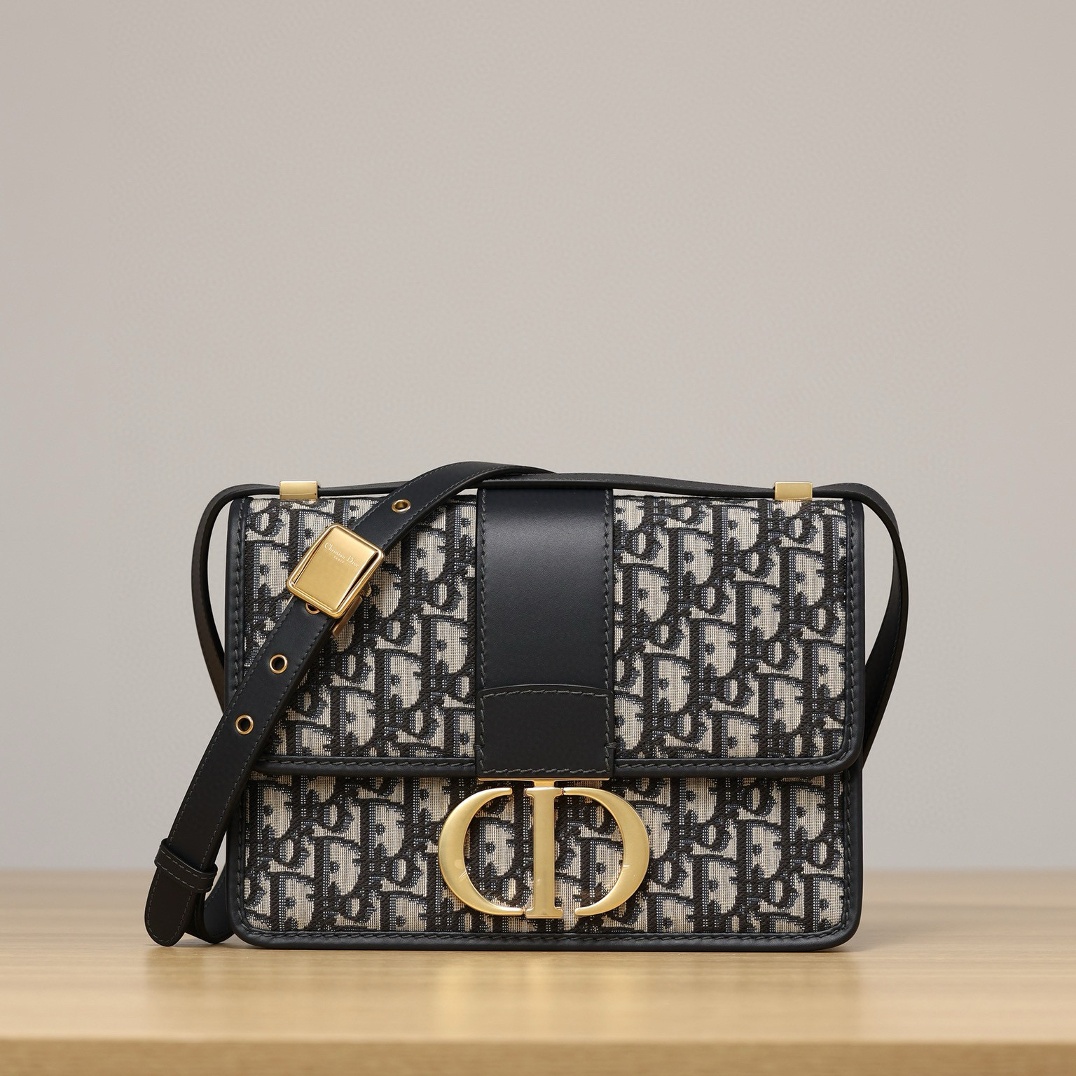 Dior 30 Montaigne 系列大號手袋工藝鑑賞