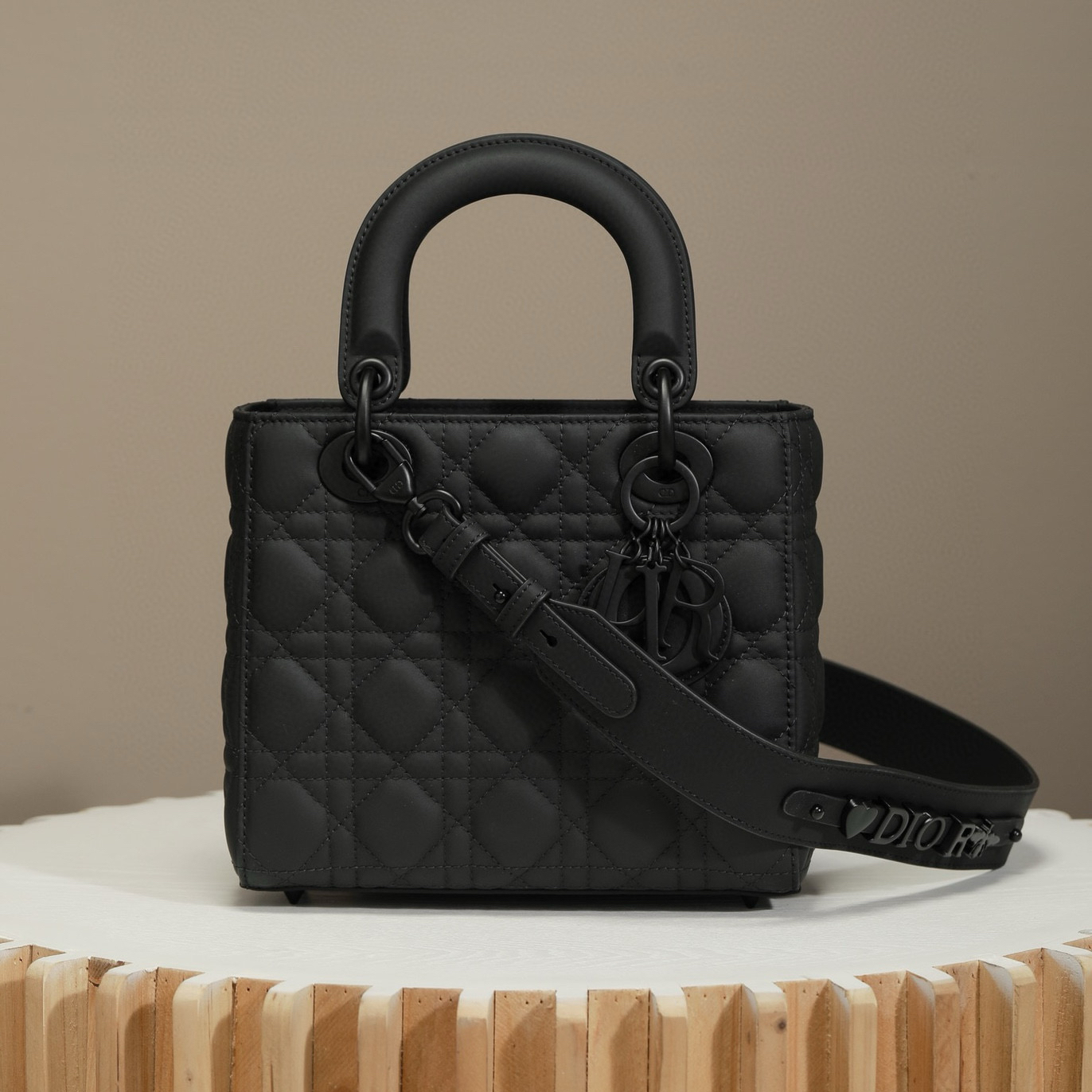 Dior Lady 四格戴妃包 磨砂黑工藝鑑賞