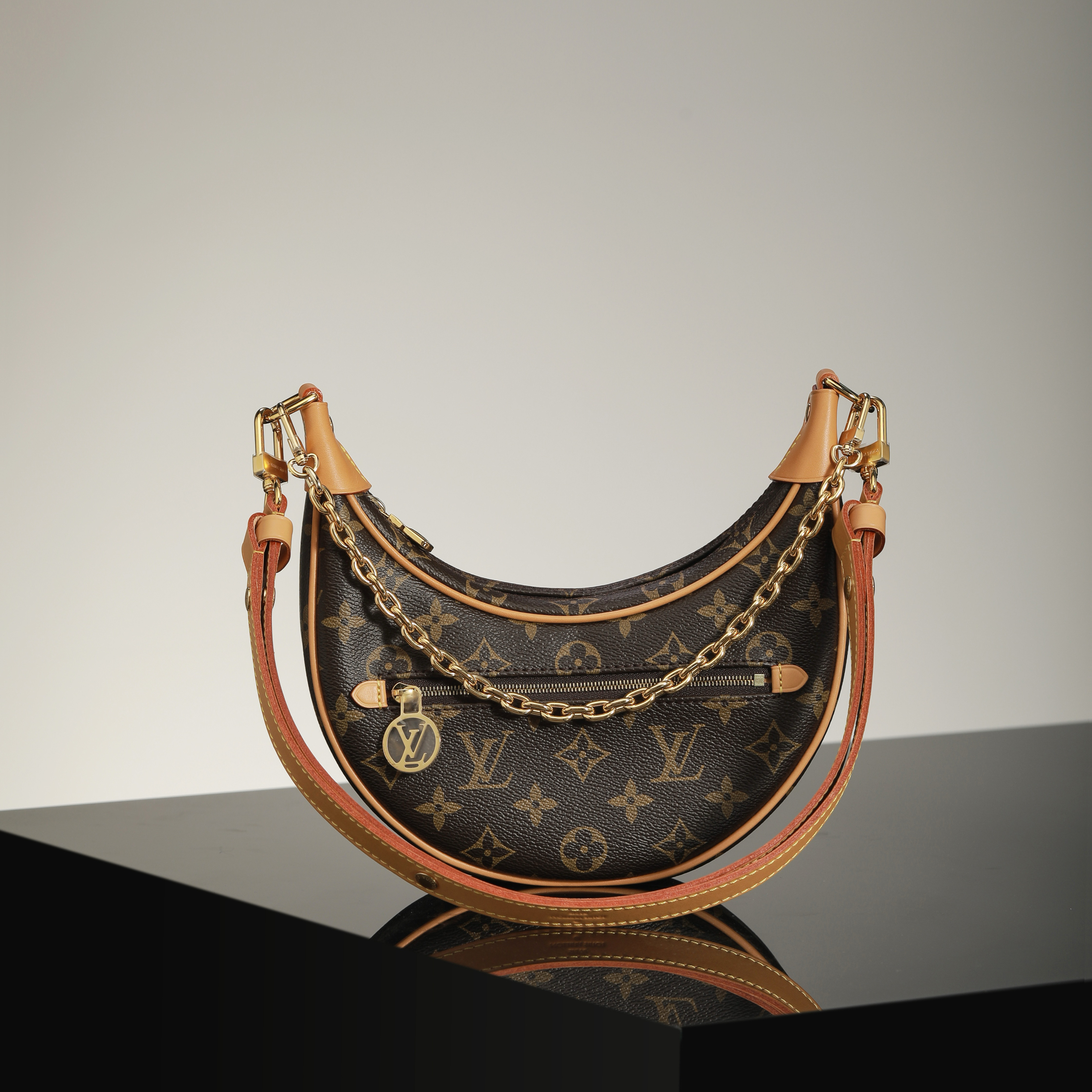 頂級復刻高仿Louis Vuitton lompakko-Loop系列月牙包 99%真