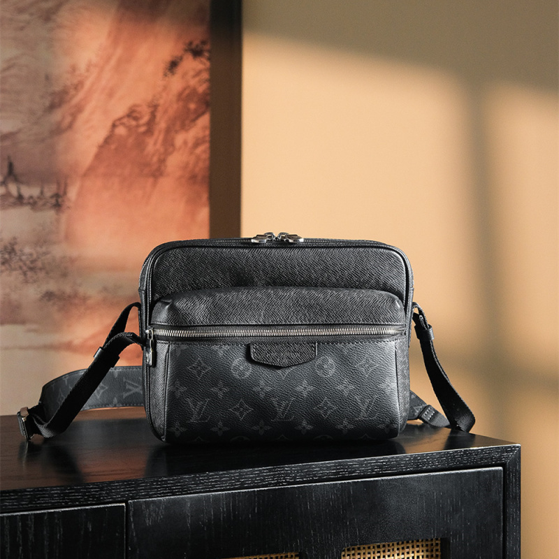 1:1復刻高仿Louis Vuitton-Outdoor系列男士郵差包 99%真