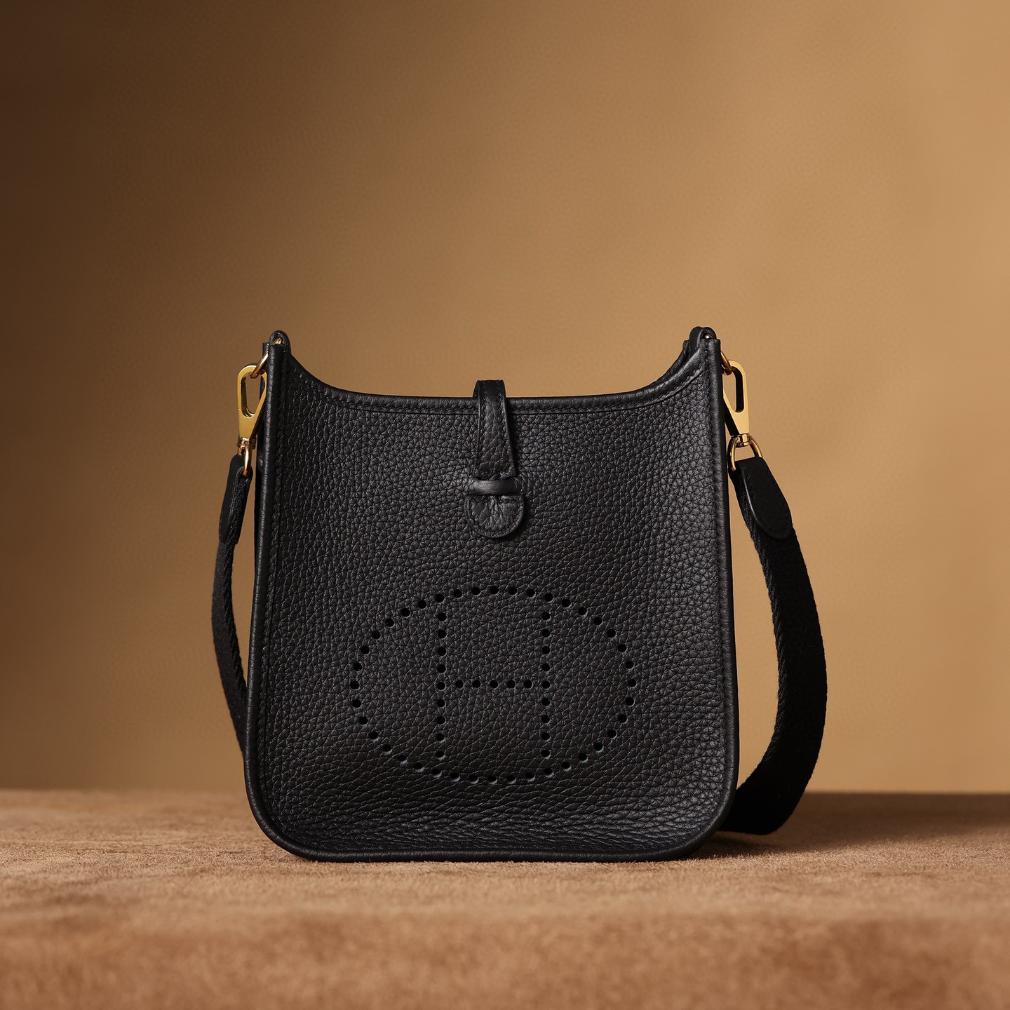 1:1復刻高仿Hermes bag 手袋 Evelyne16系列黑色金扣 99%真
