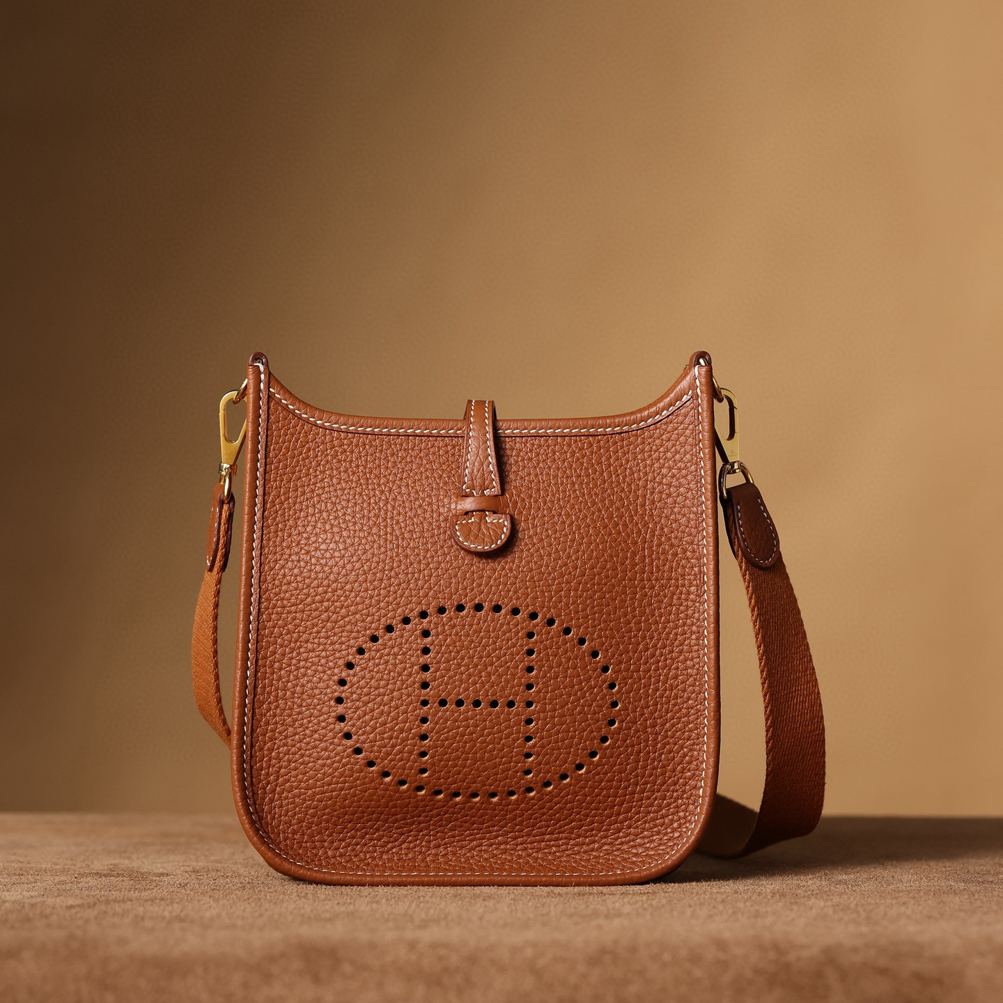 1:1復刻高仿Hermes bag 手袋 Evelyne16系列金棕色金扣 99%真