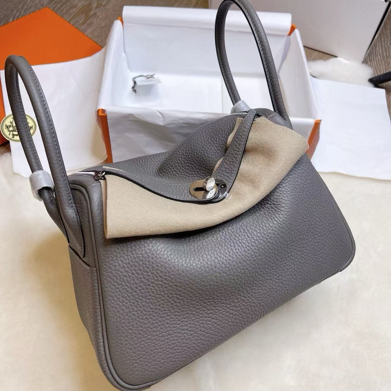 1:1復刻高仿Hermes bag 手袋 Lindy19積雲灰銀扣 99%真