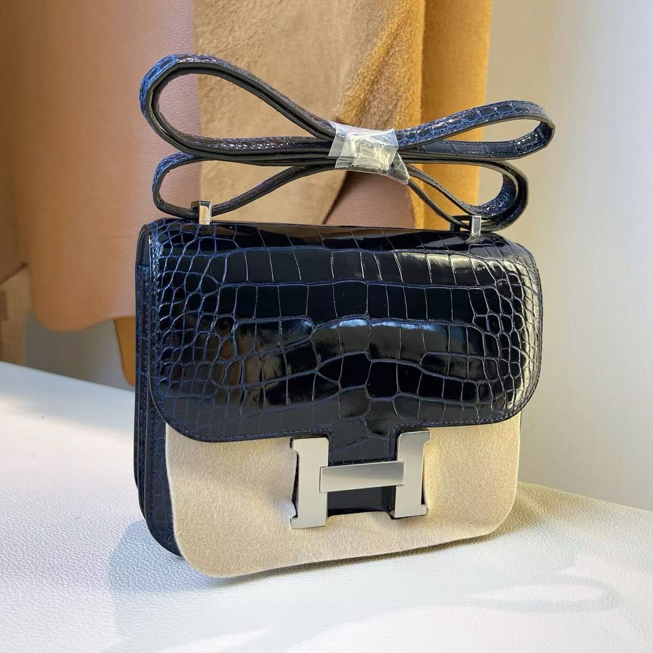 1:1復刻高仿Hermes bag 手袋 Constance 19 亮面鱷魚皮午夜藍銀扣 99%真