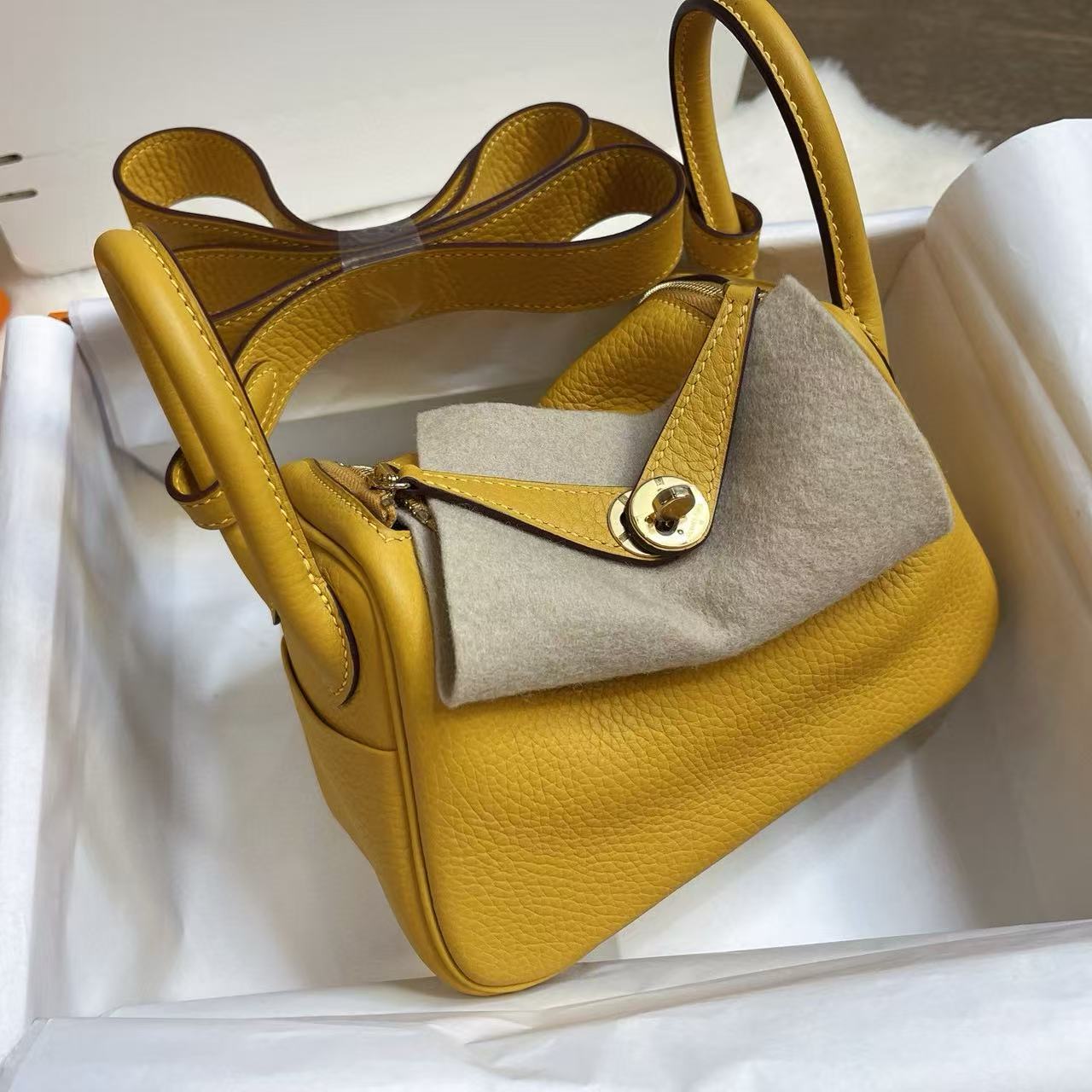 1:1復刻高仿Hermes bag 手袋 Lindy19太陽黃金扣 99%真