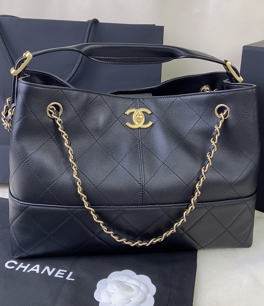 Chanel 25A 黑色全皮hobo